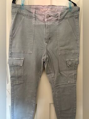 American Eagle Outfitters Women’s Light Green/Grey Cargo Pants